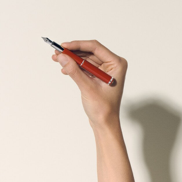 Pluma Estilográfica Montblanc Heritage Rouge et Noir "Baby" Edición Especial Color Coral